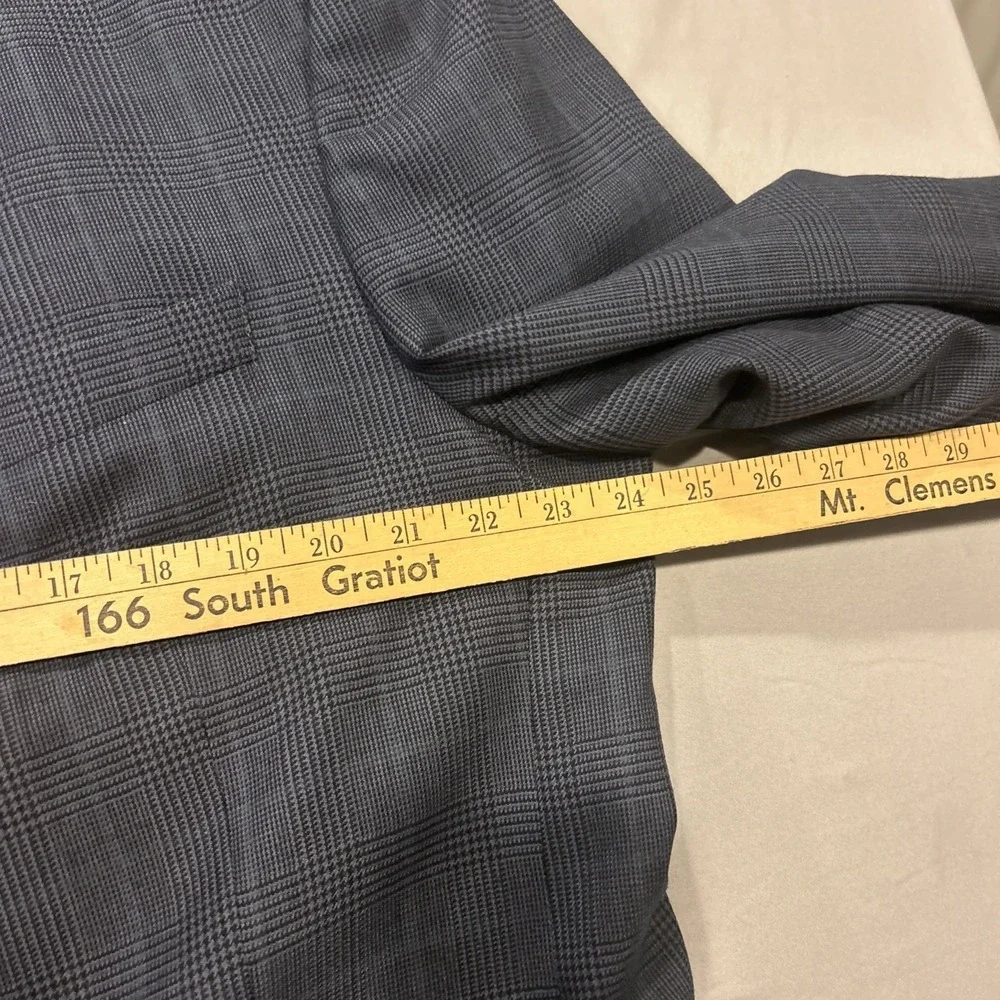 Jos A Bank 48 R Sport Coat 100% Wool Gray Glen Plaid Two Button‎ Lined Vented